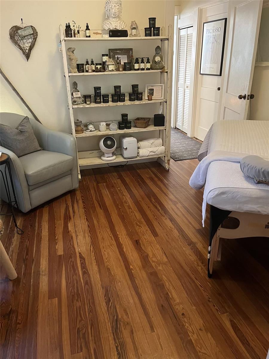 Image 43 of 52 For 3303 Barcelona Street I