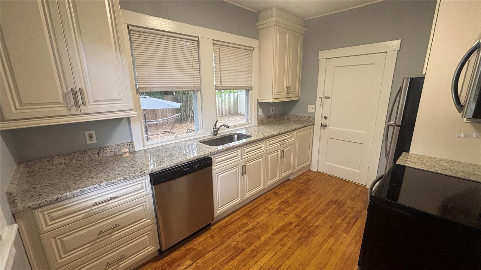 Image 7 of 52 For 3303 Barcelona Street I