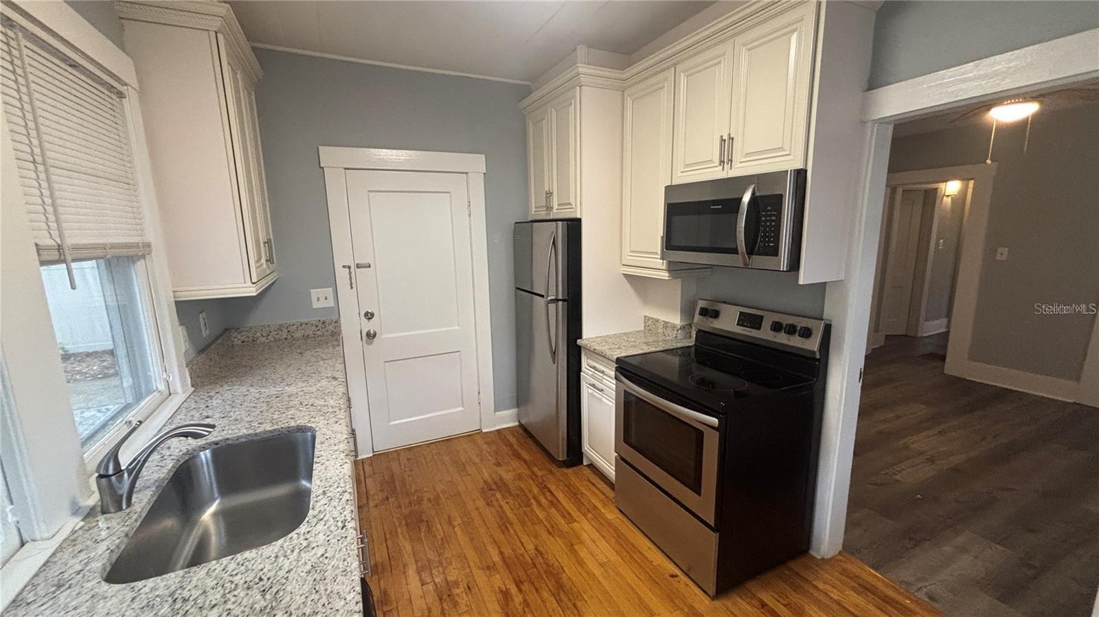 Image 8 of 52 For 3303 Barcelona Street I