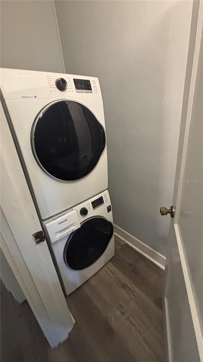 Image 9 of 52 For 3303 Barcelona Street I