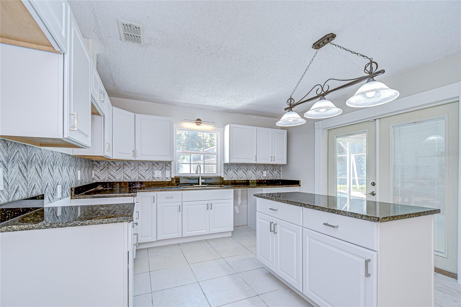 Image 11 of 69 For 12442 Green Oak Lane