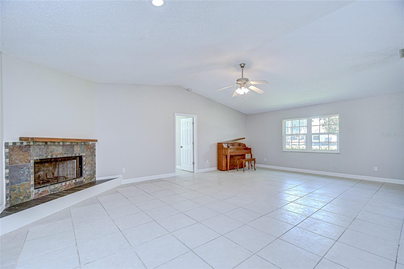 Image 5 of 69 For 12442 Green Oak Lane