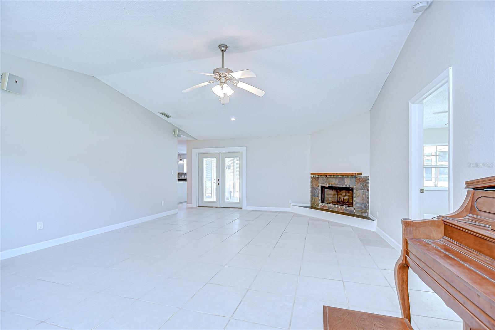 Image 7 of 69 For 12442 Green Oak Lane