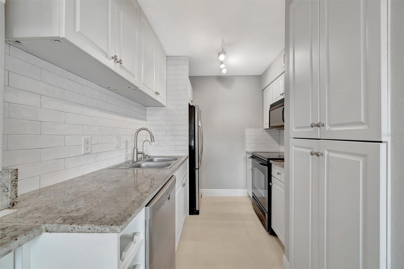 Image 12 of 53 For 4827 Coquina Key Drive Se B