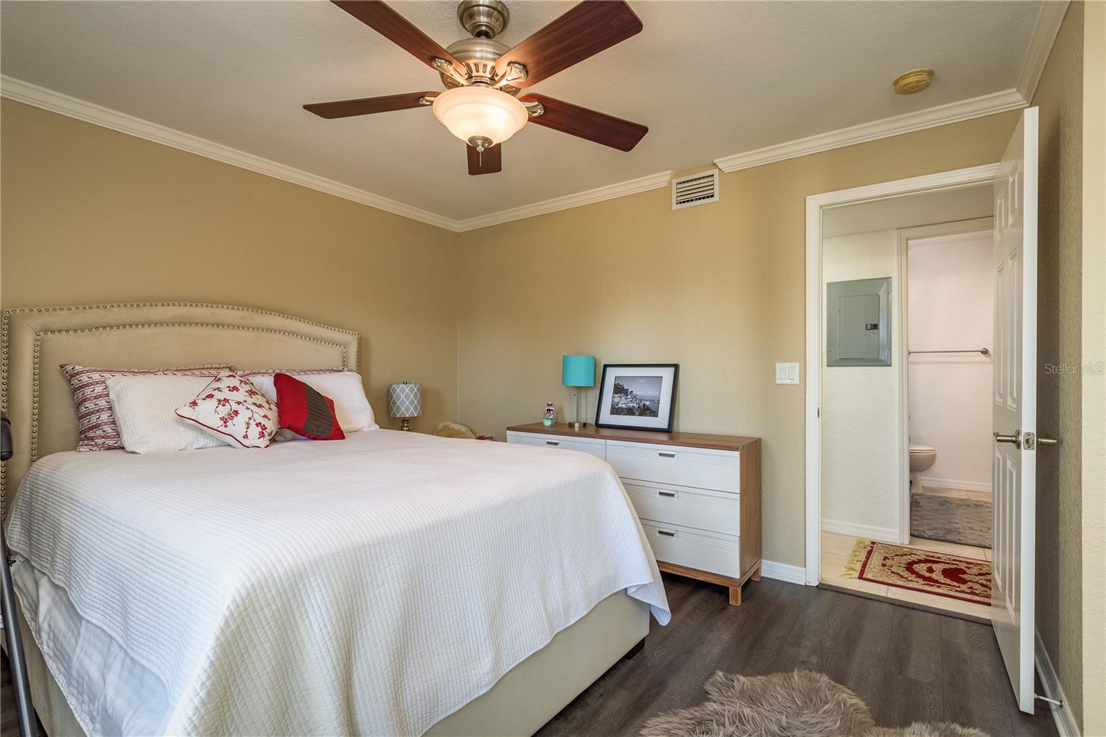 Image 19 of 25 For 720 Lyndhurst Street 1121