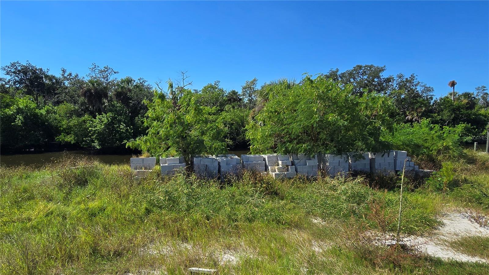 Listing photo id 1 for 9919 Bay Drive