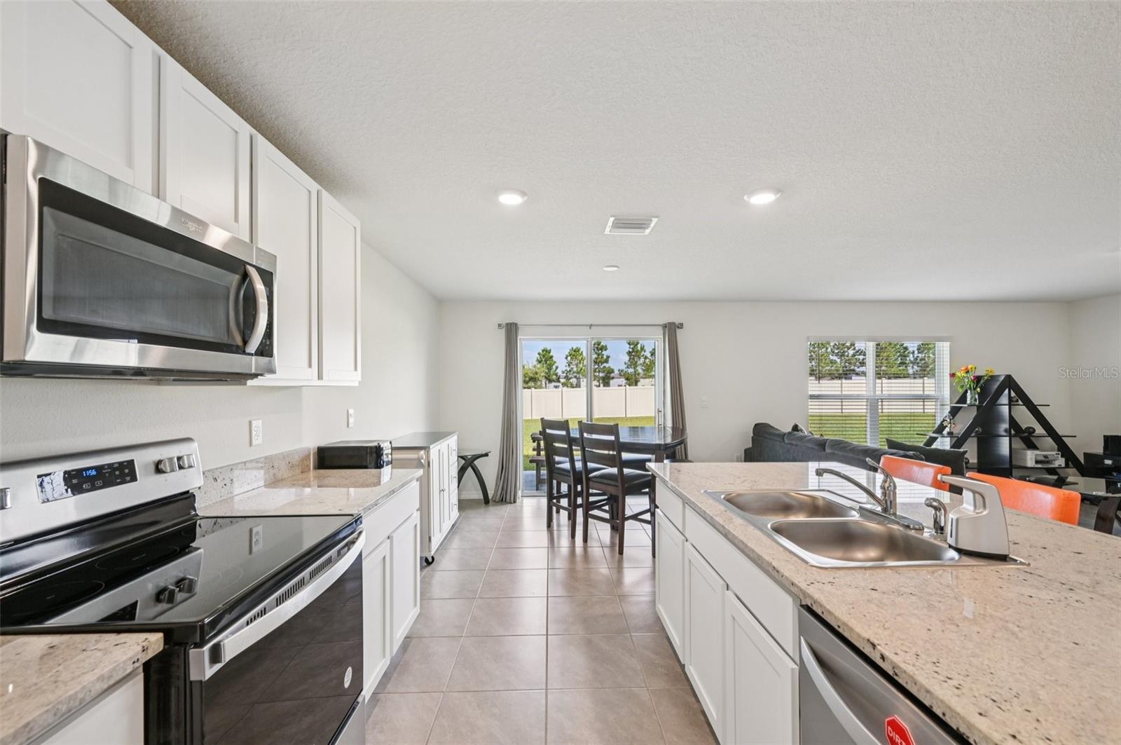 Listing photo id 8 for 5152 Plumeria Drive