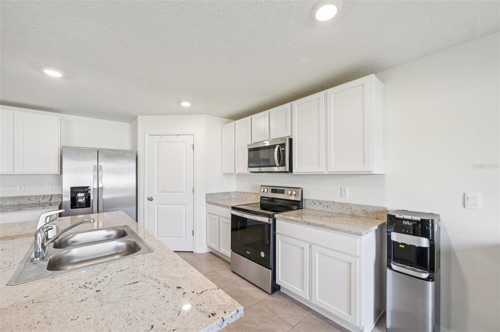 Listing photo id 9 for 5152 Plumeria Drive