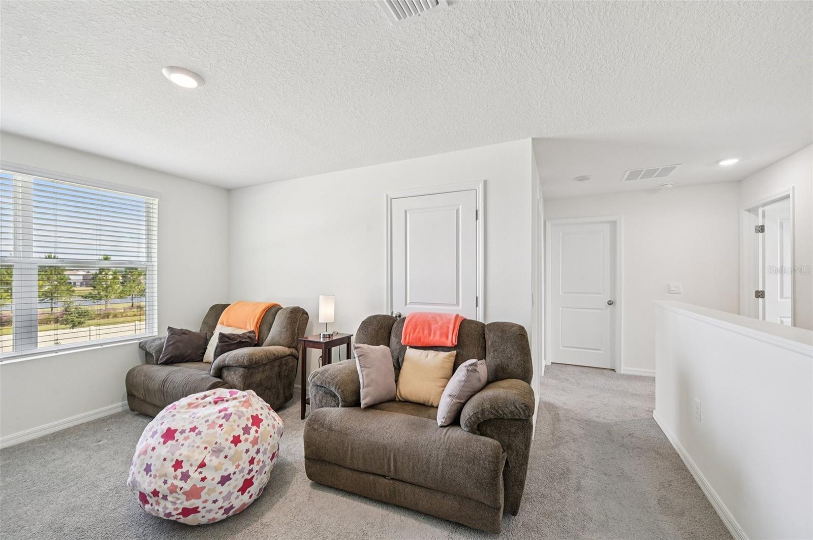 Listing photo id 13 for 5152 Plumeria Drive