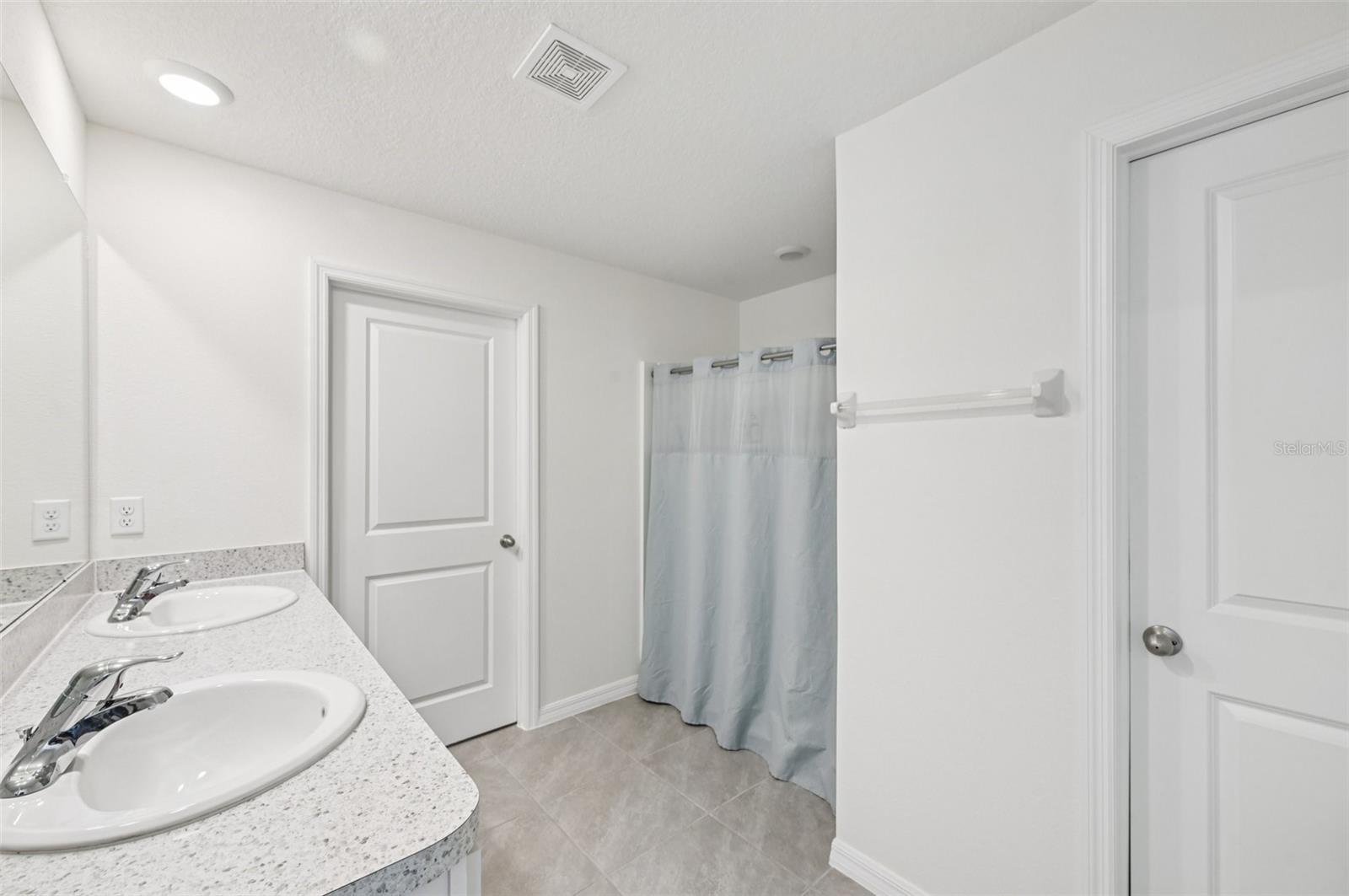 Listing photo id 17 for 5152 Plumeria Drive