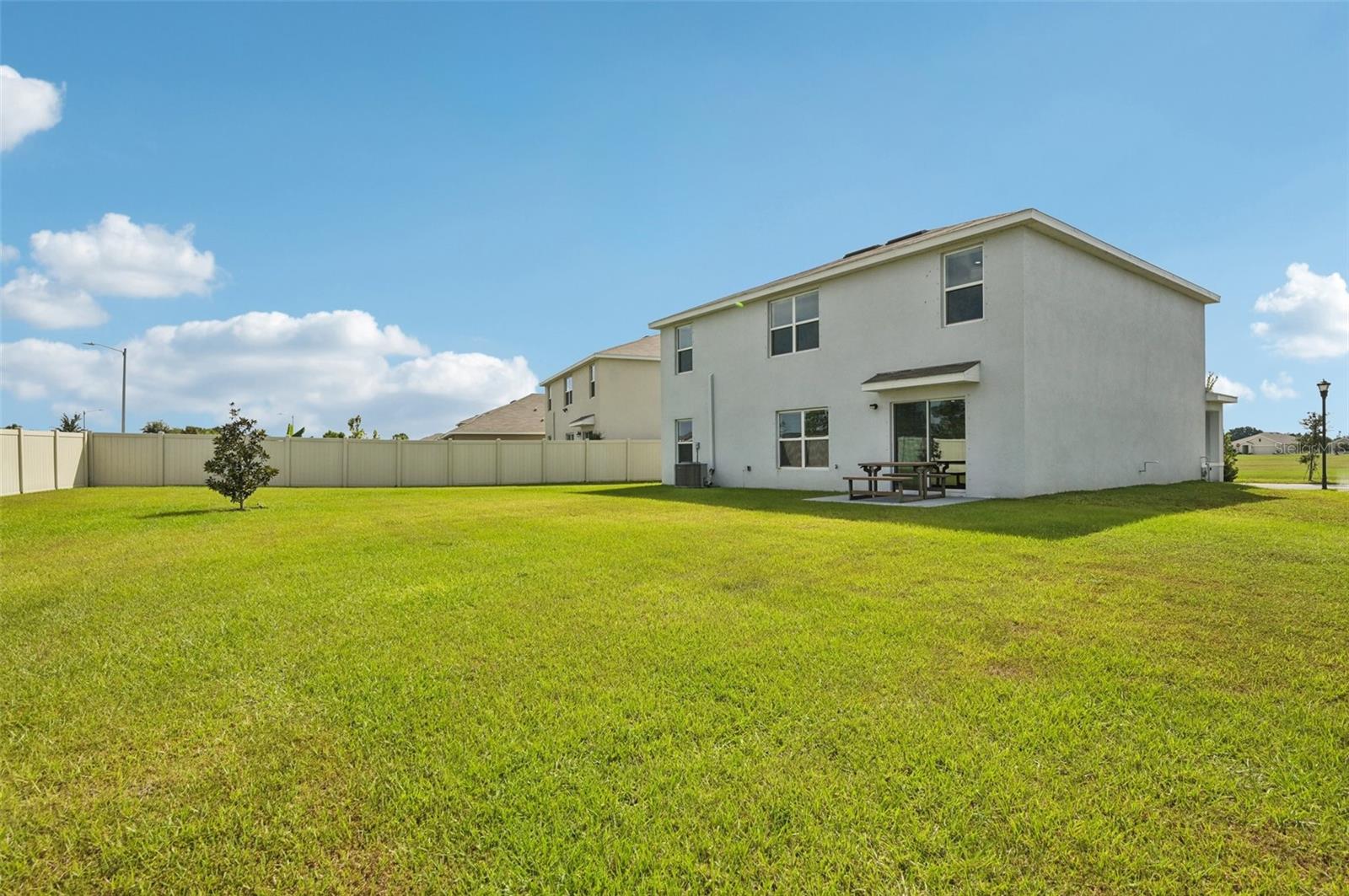 Listing photo id 24 for 5152 Plumeria Drive