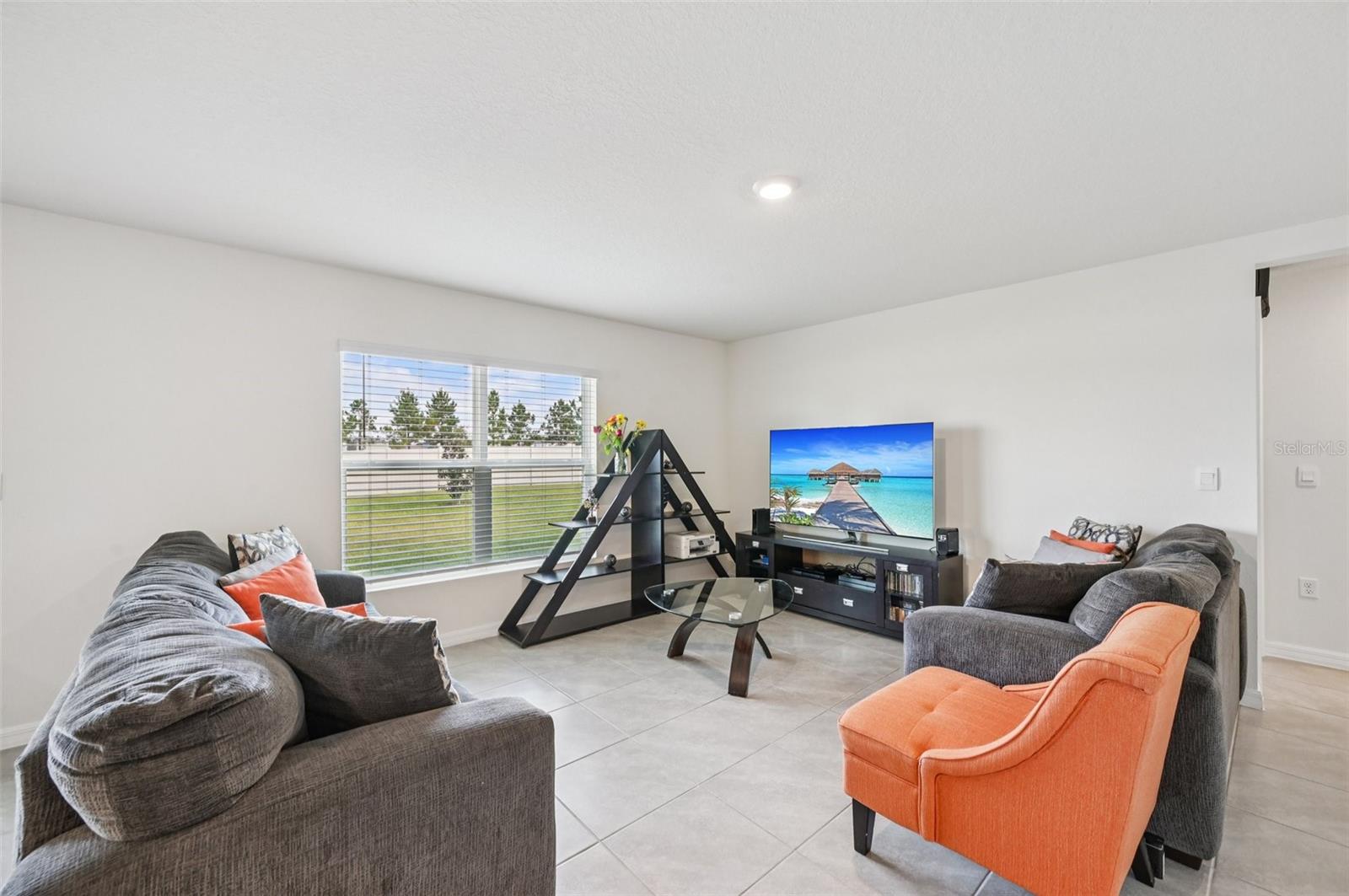 Listing photo id 2 for 5152 Plumeria Drive