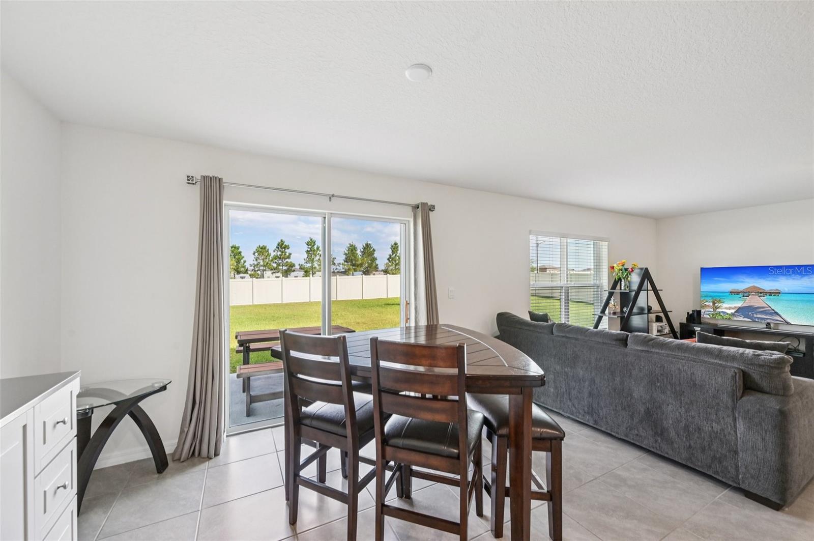 Listing photo id 4 for 5152 Plumeria Drive