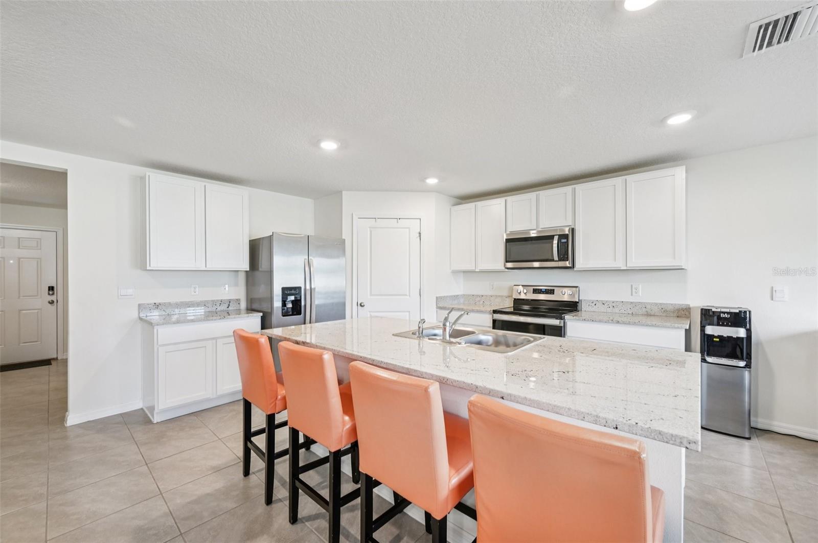 Listing photo id 5 for 5152 Plumeria Drive