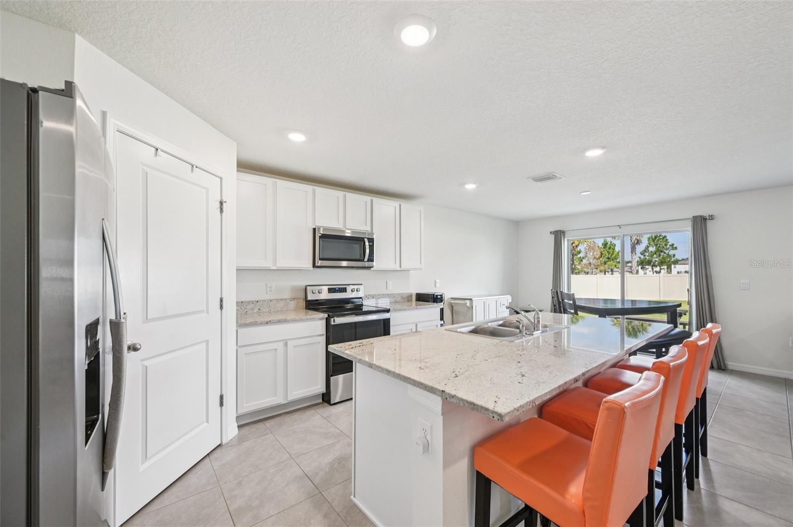 Listing photo id 6 for 5152 Plumeria Drive
