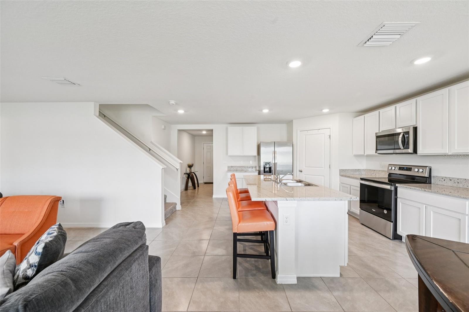 Listing photo id 7 for 5152 Plumeria Drive