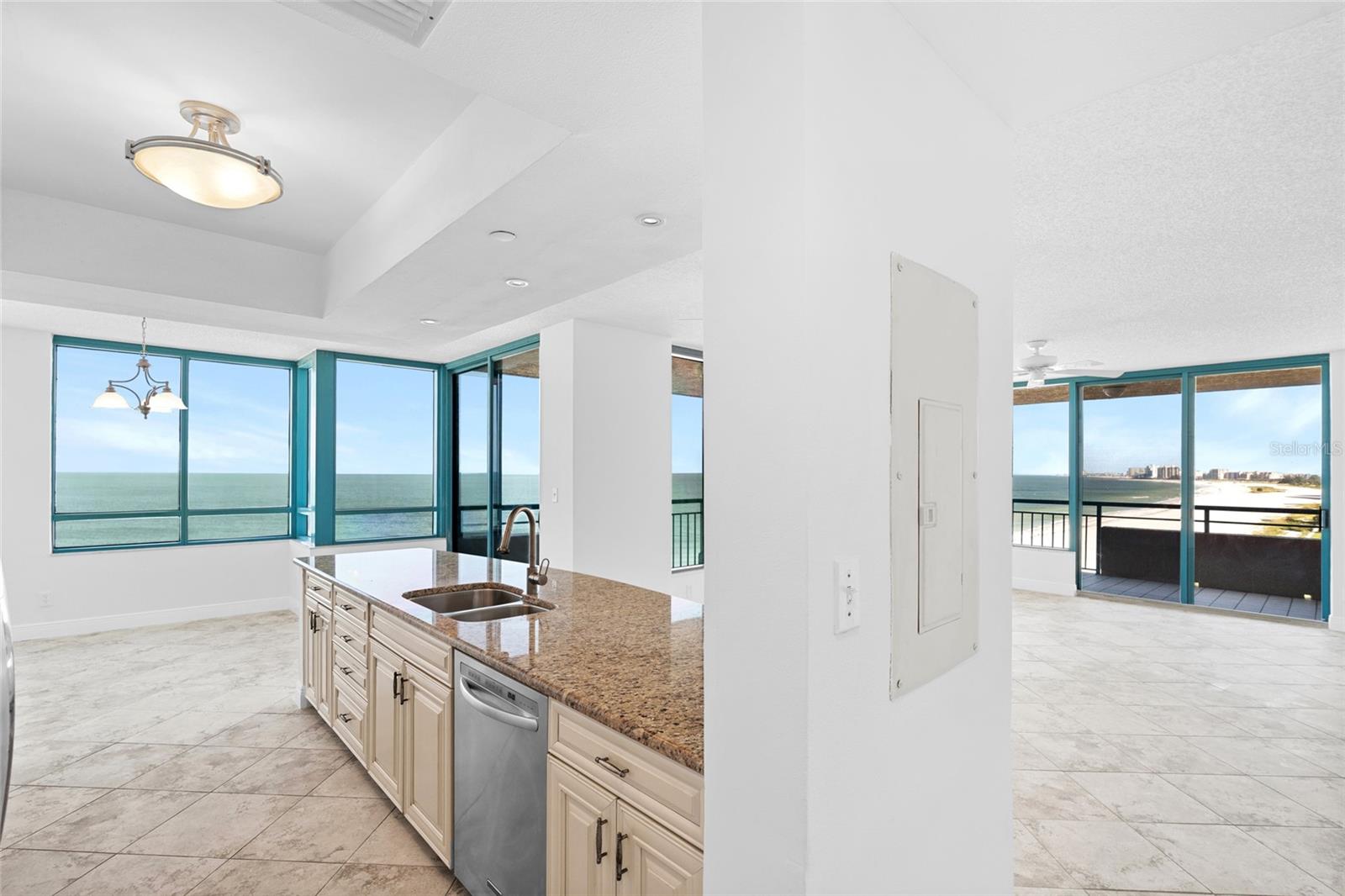 Image 15 of 62 For 1520 Gulf Boulevard 702