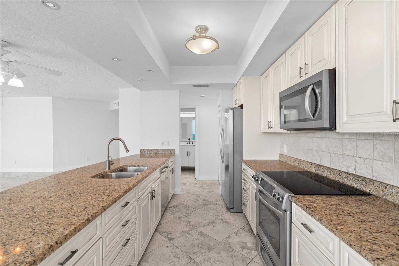 Image 18 of 62 For 1520 Gulf Boulevard 702