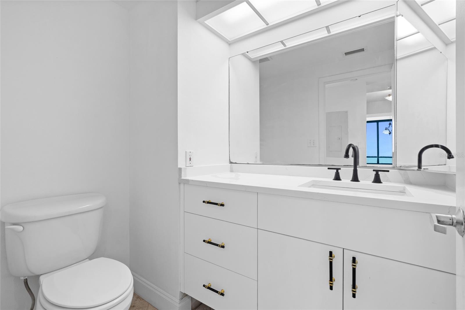 Image 30 of 62 For 1520 Gulf Boulevard 702