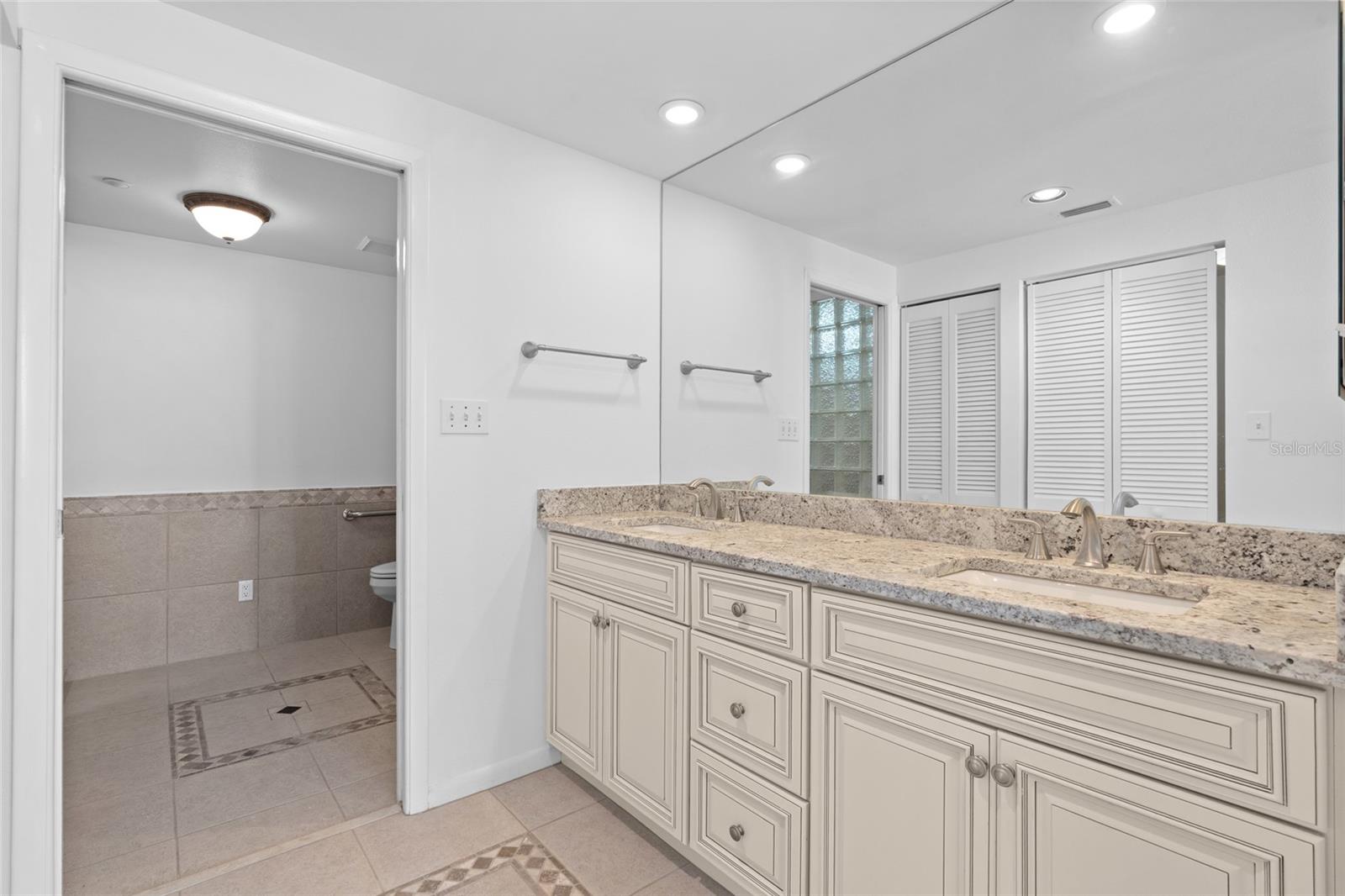 Image 42 of 62 For 1520 Gulf Boulevard 702