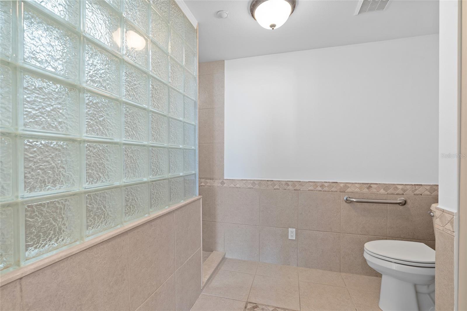 Image 43 of 62 For 1520 Gulf Boulevard 702