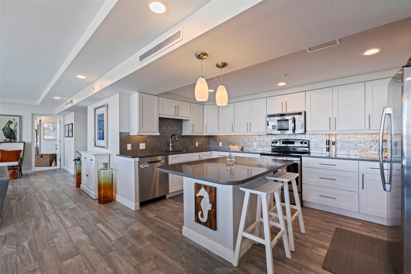 Image 16 of 44 For 223 Island Way 3f