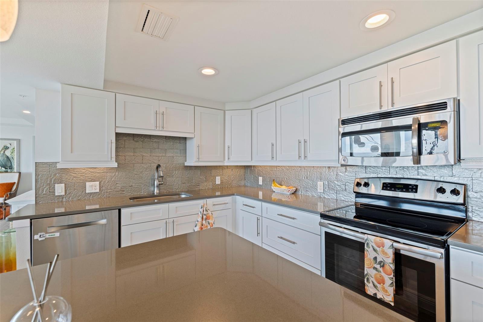 Image 18 of 44 For 223 Island Way 3f