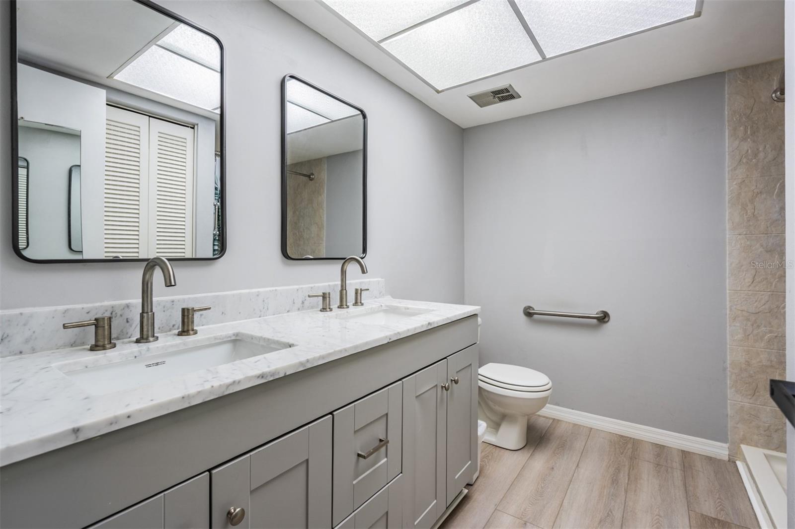 Image 19 of 56 For 2735 Sherbrooke Lane A