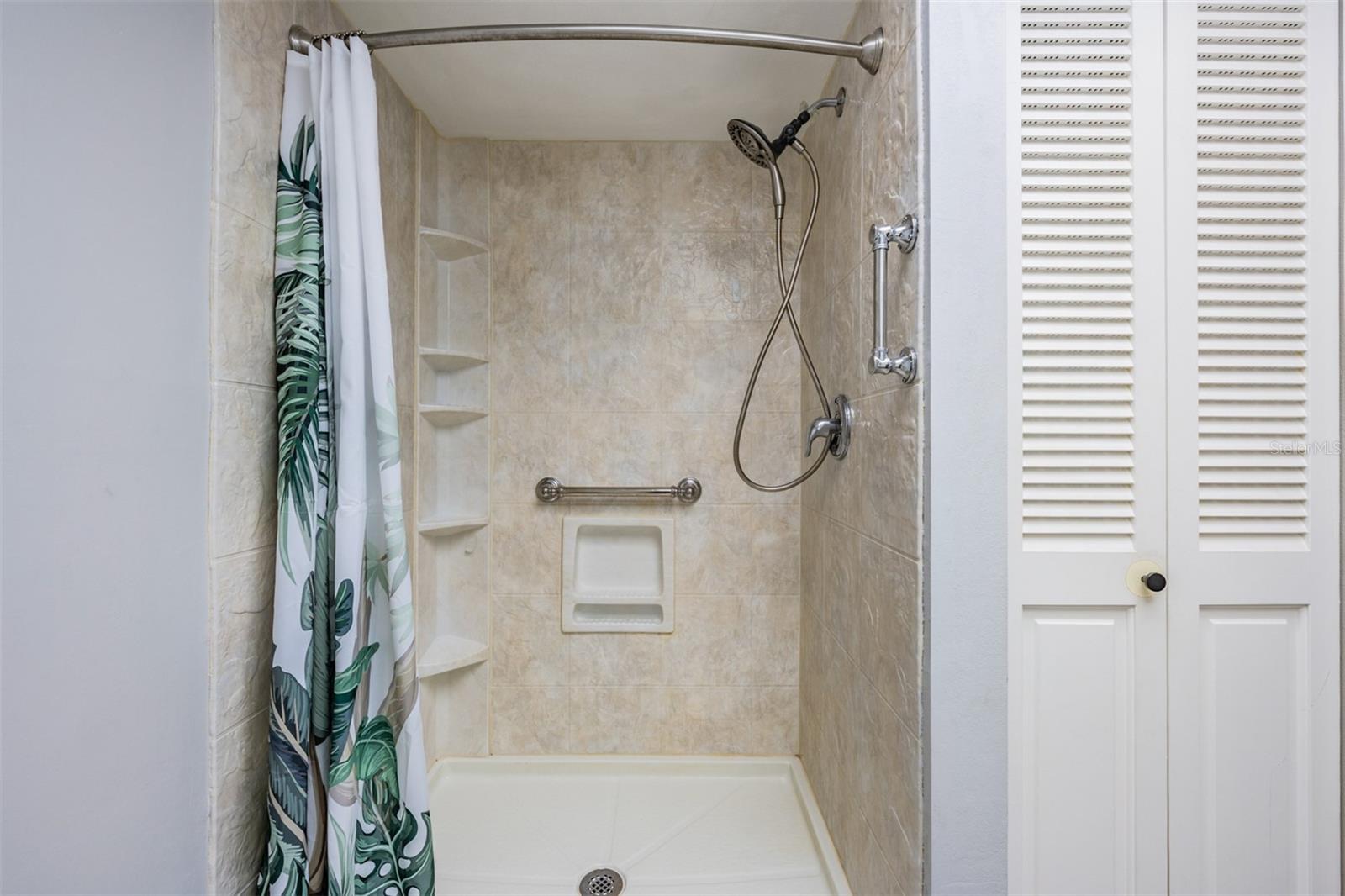 Image 20 of 56 For 2735 Sherbrooke Lane A