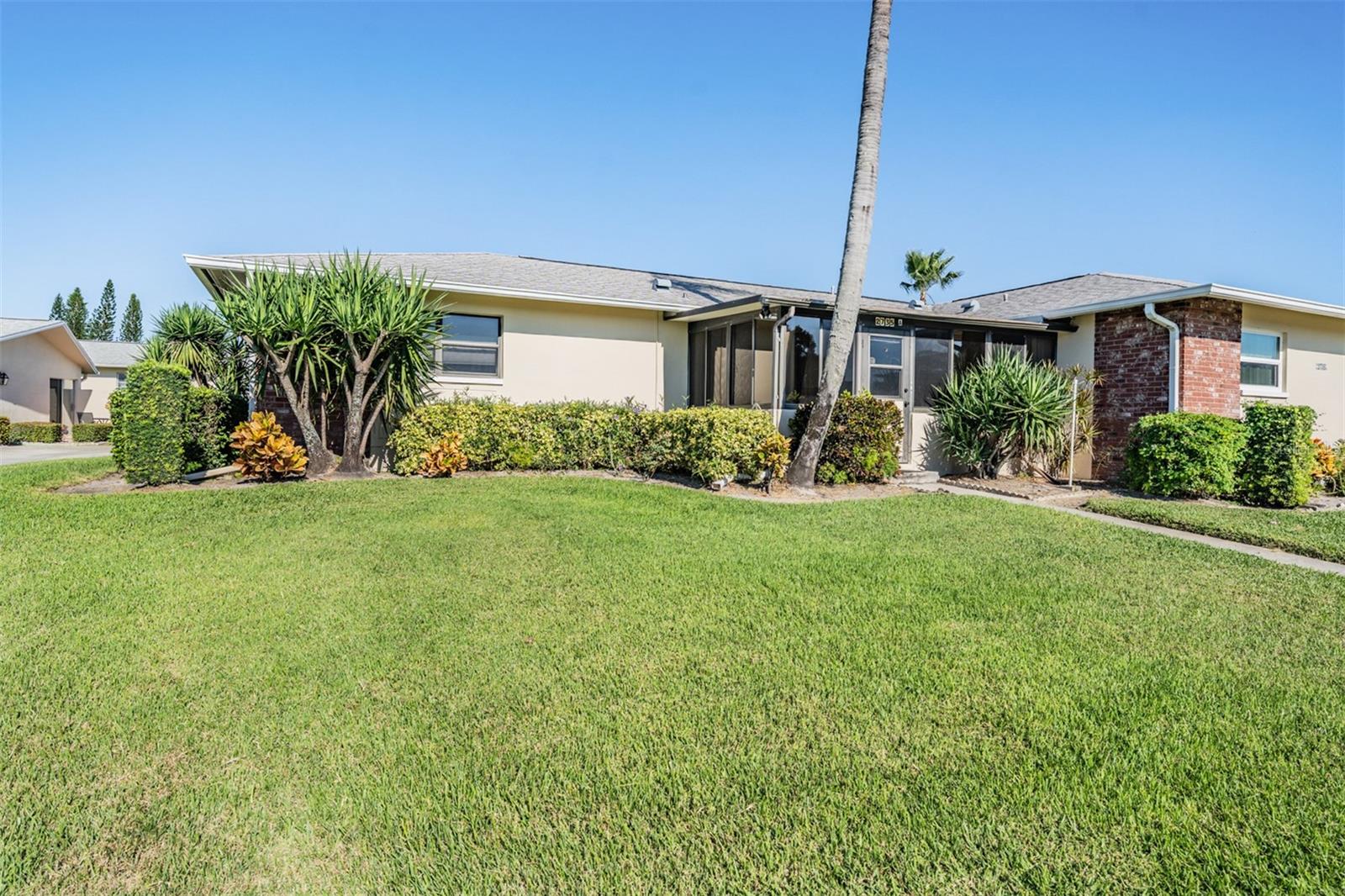 Image 23 of 56 For 2735 Sherbrooke Lane A