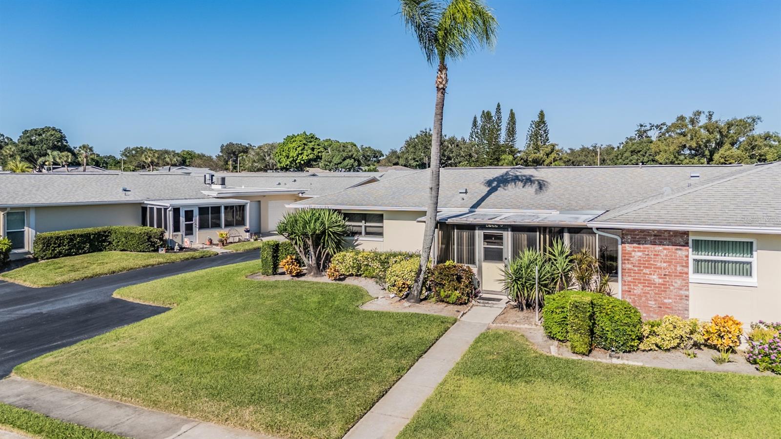 Image 25 of 56 For 2735 Sherbrooke Lane A