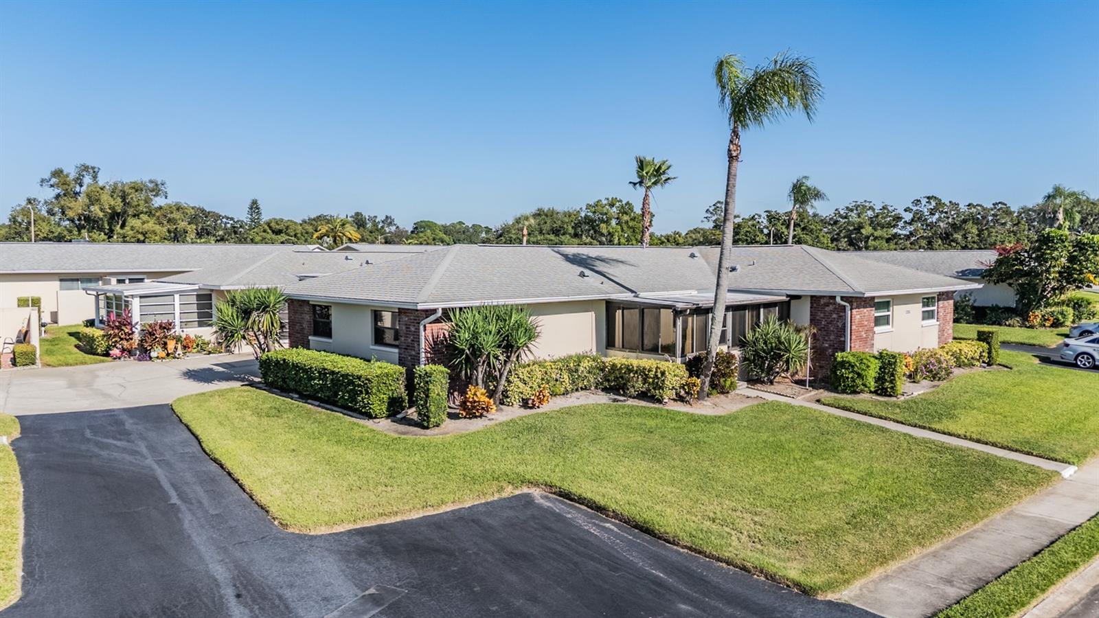 Image 27 of 56 For 2735 Sherbrooke Lane A