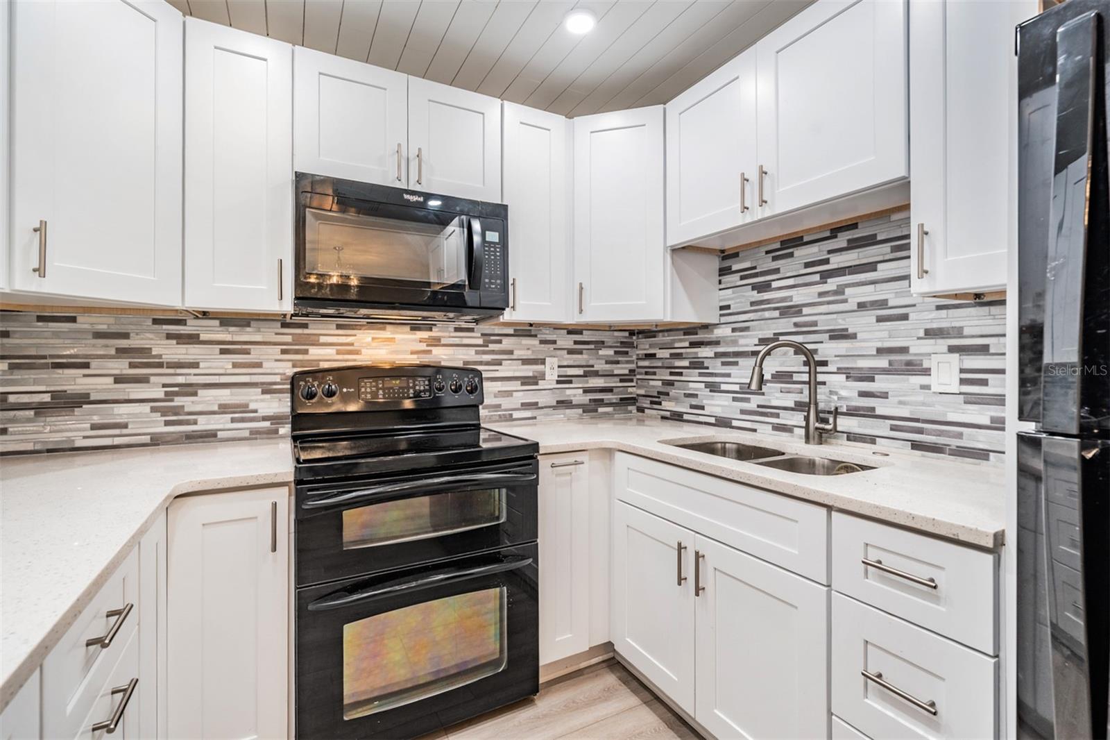 Image 9 of 56 For 2735 Sherbrooke Lane A