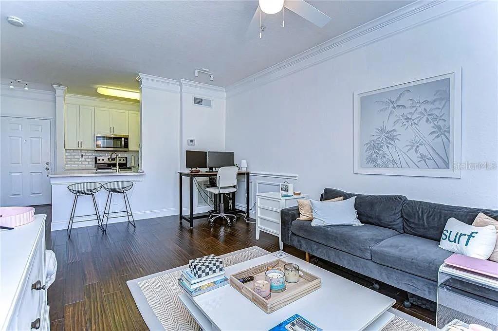 Listing photo id 11 for 4323 Bayside Village Drive 327