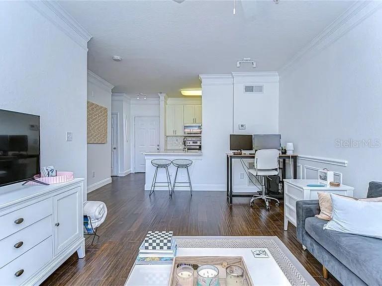 Listing photo id 12 for 4323 Bayside Village Drive 327