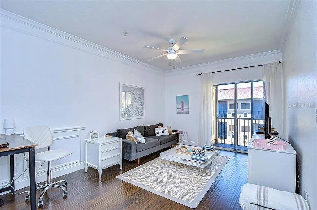 Listing photo id 13 for 4323 Bayside Village Drive 327