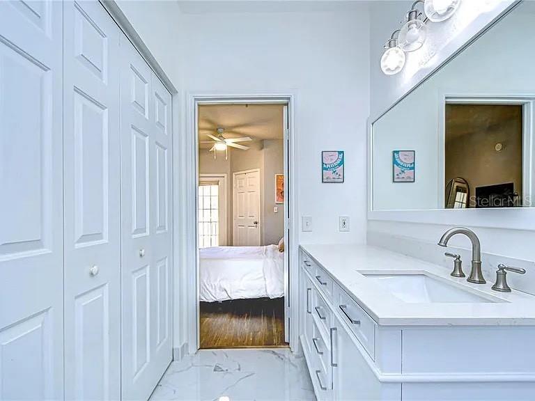 Listing photo id 17 for 4323 Bayside Village Drive 327