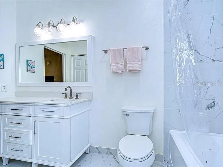 Listing photo id 18 for 4323 Bayside Village Drive 327