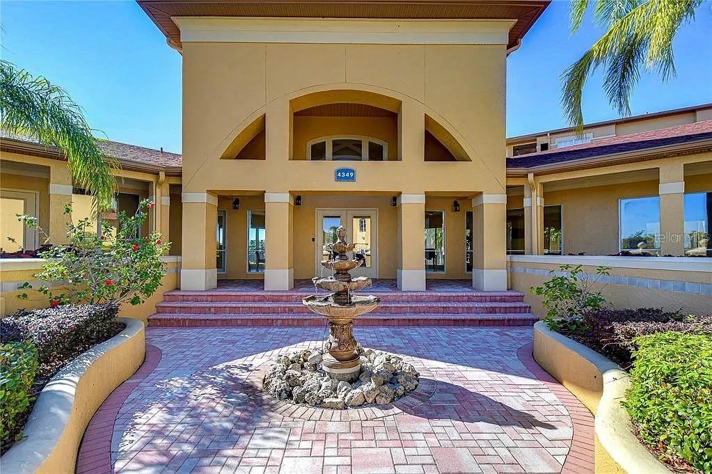 Listing photo id 24 for 4323 Bayside Village Drive 327