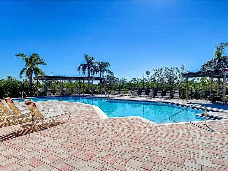 Listing photo id 28 for 4323 Bayside Village Drive 327