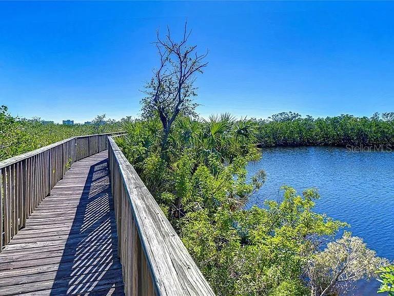Listing photo id 31 for 4323 Bayside Village Drive 327