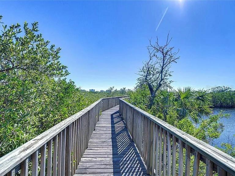 Listing photo id 33 for 4323 Bayside Village Drive 327