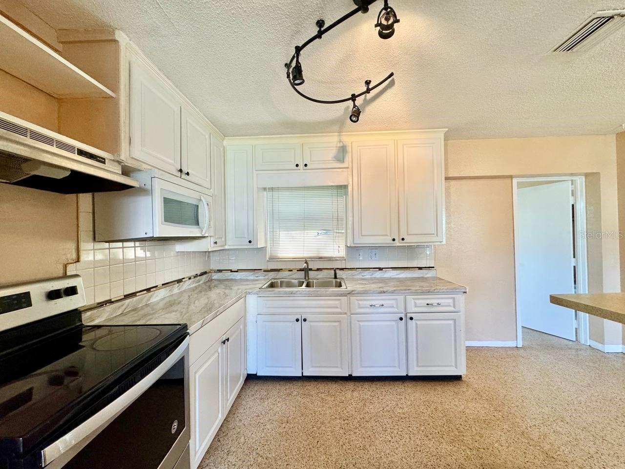 Image 12 of 33 For 2511 Imlay Court S