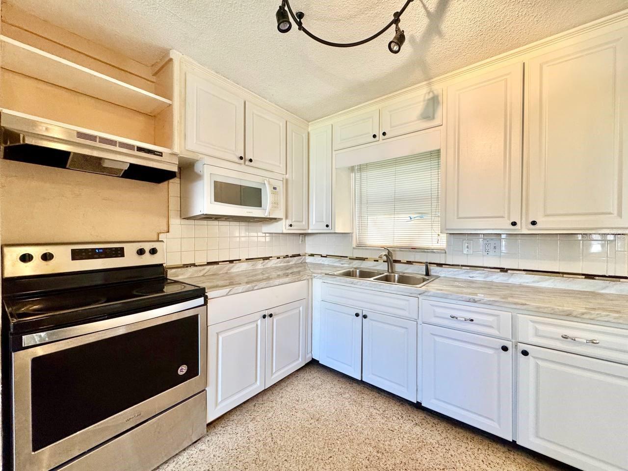 Image 13 of 33 For 2511 Imlay Court S