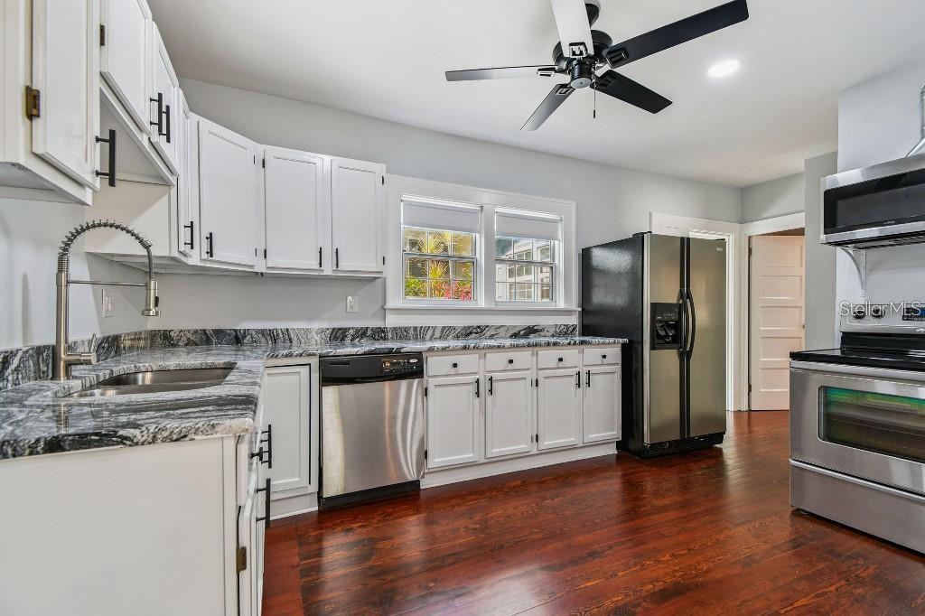 Image 5 of 14 For 1814 Bay Street Ne