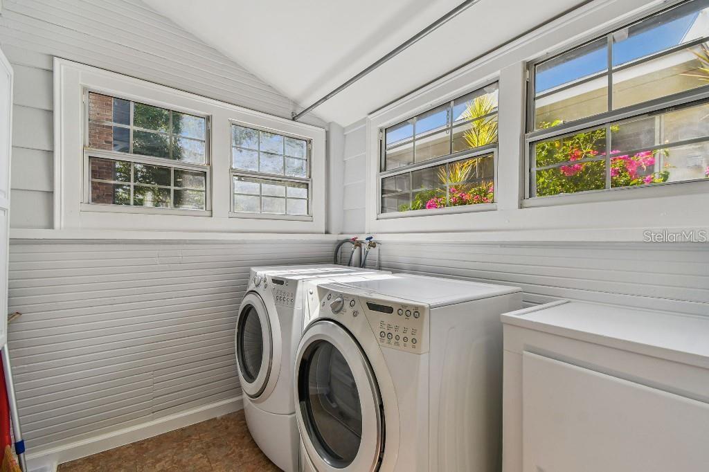Image 6 of 14 For 1814 Bay Street Ne