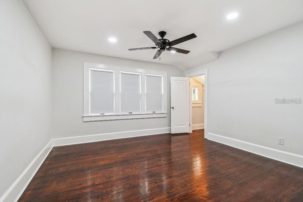 Image 8 of 14 For 1814 Bay Street Ne