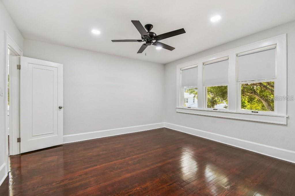 Image 9 of 14 For 1814 Bay Street Ne
