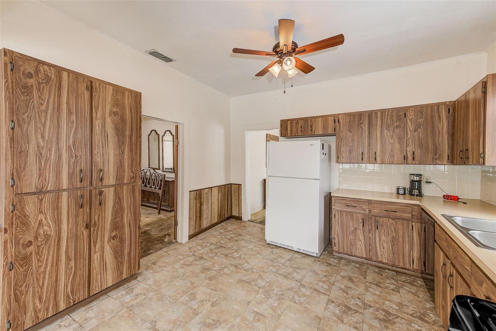 Image 10 of 40 For 632 Cross Street