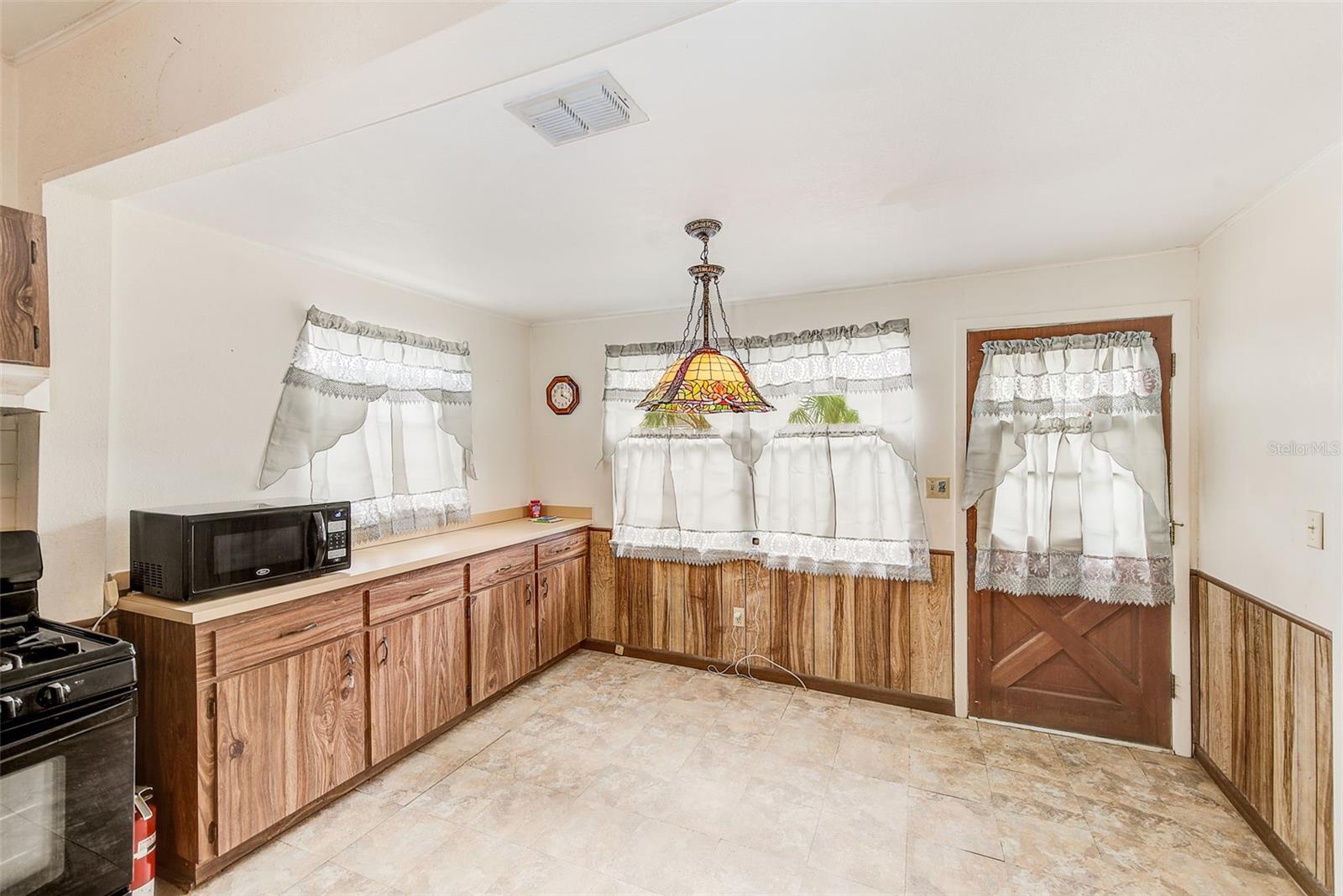 Image 12 of 40 For 632 Cross Street